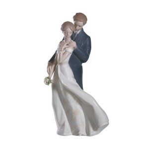 Lladro 'Everlasting Love' Figurine - NEW
